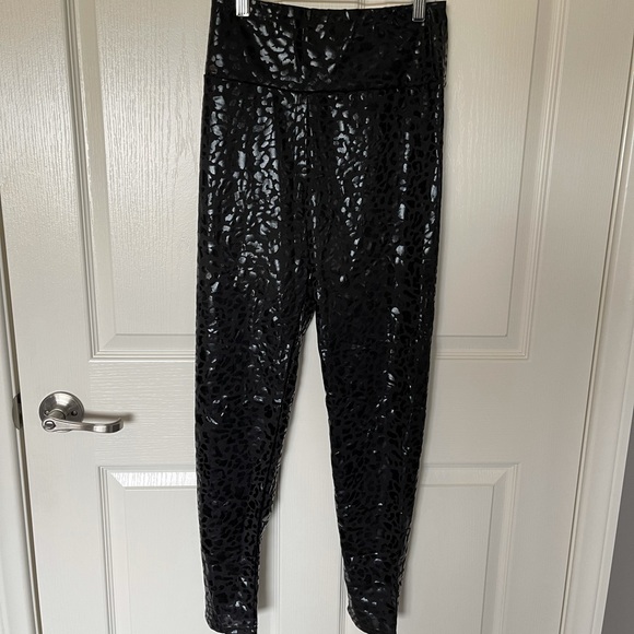 SHEIN BLACK WOMENS LEGGINGS- Never Worn. - Picture 3 of 3